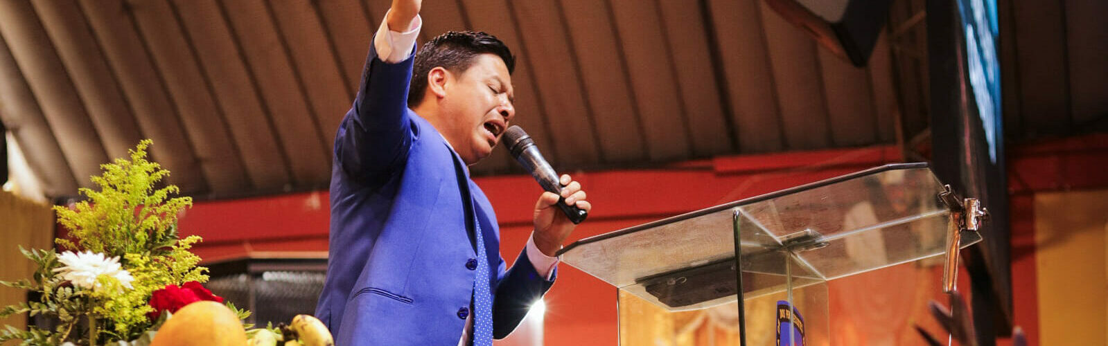 Pastor Josue Miculax Adorando